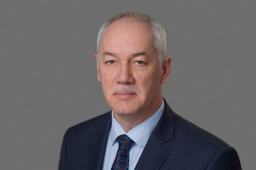 «Потихоньку отворяемая дверь неожиданно для нас распахнулась»