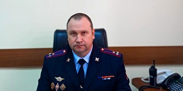 Сергей Сбродов, полковник полиции, начальник Управления ГИБДД УМВД России по Приморскому краю. Родился 4 сентября 1976 г. в селе Телятники Сараевского района Рязанской области. В системе ГИБДД Владивостока работает с 1999 г. ФОТО: пресс-служба УГИБДД по Приморскому краю. |  «Главное в нашей работе не штрафы и протоколы, а воспитание водителей»