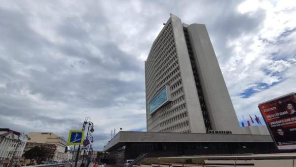 Фото: KONKURENT |  Бюджетный шторм в Приморье: волной смыло деньги на дороги и «социалку»